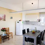 Seaview Retreats - Summer Escape