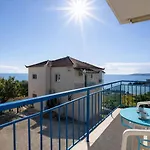 Seaview Retreats - Summer Escape