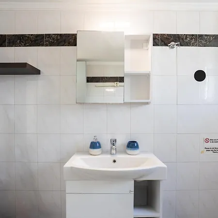 Seaview Retreats - Summer Escape