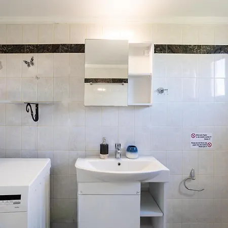 Seaview Retreats - Summer Escape *